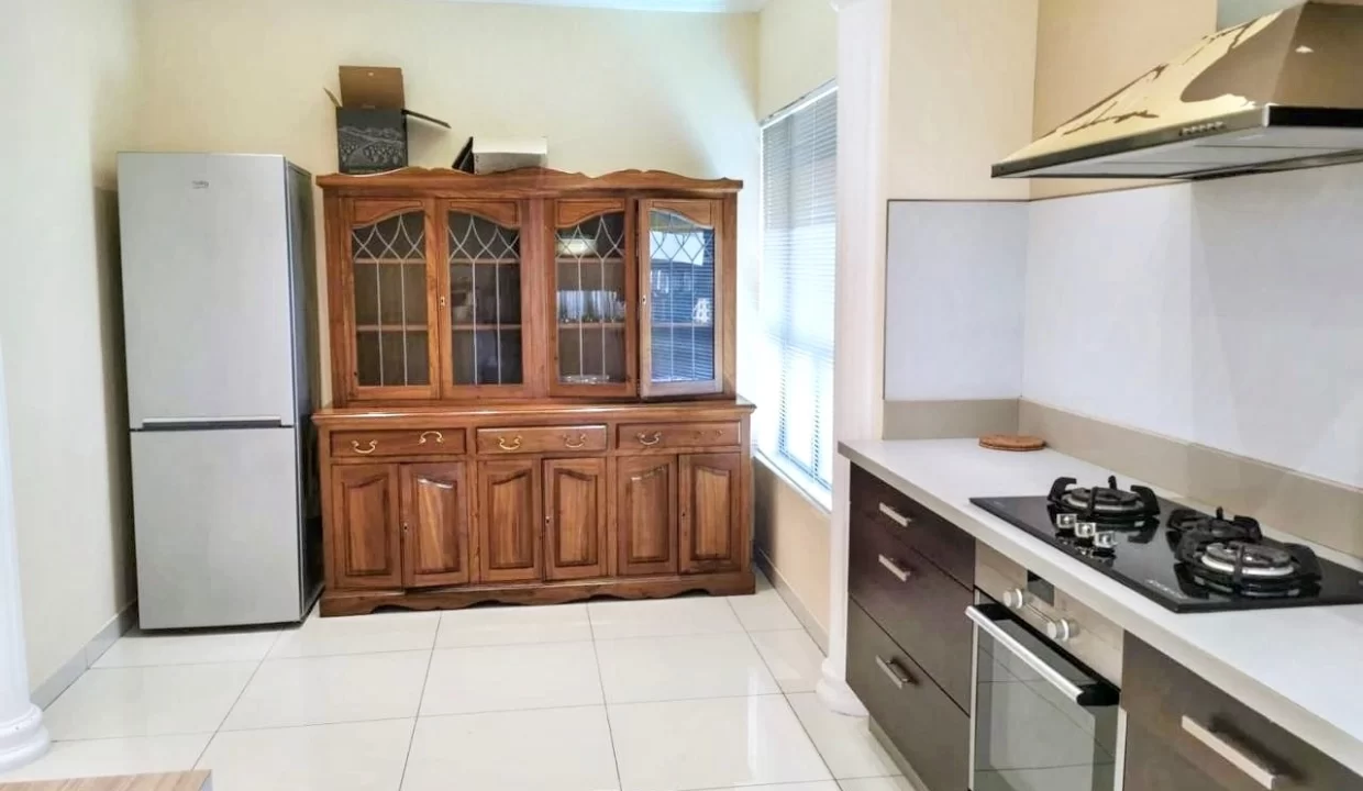 Elegant 3-Bedroom Apartment with Sea & Mountain View’s For Rent in Phoenix 10