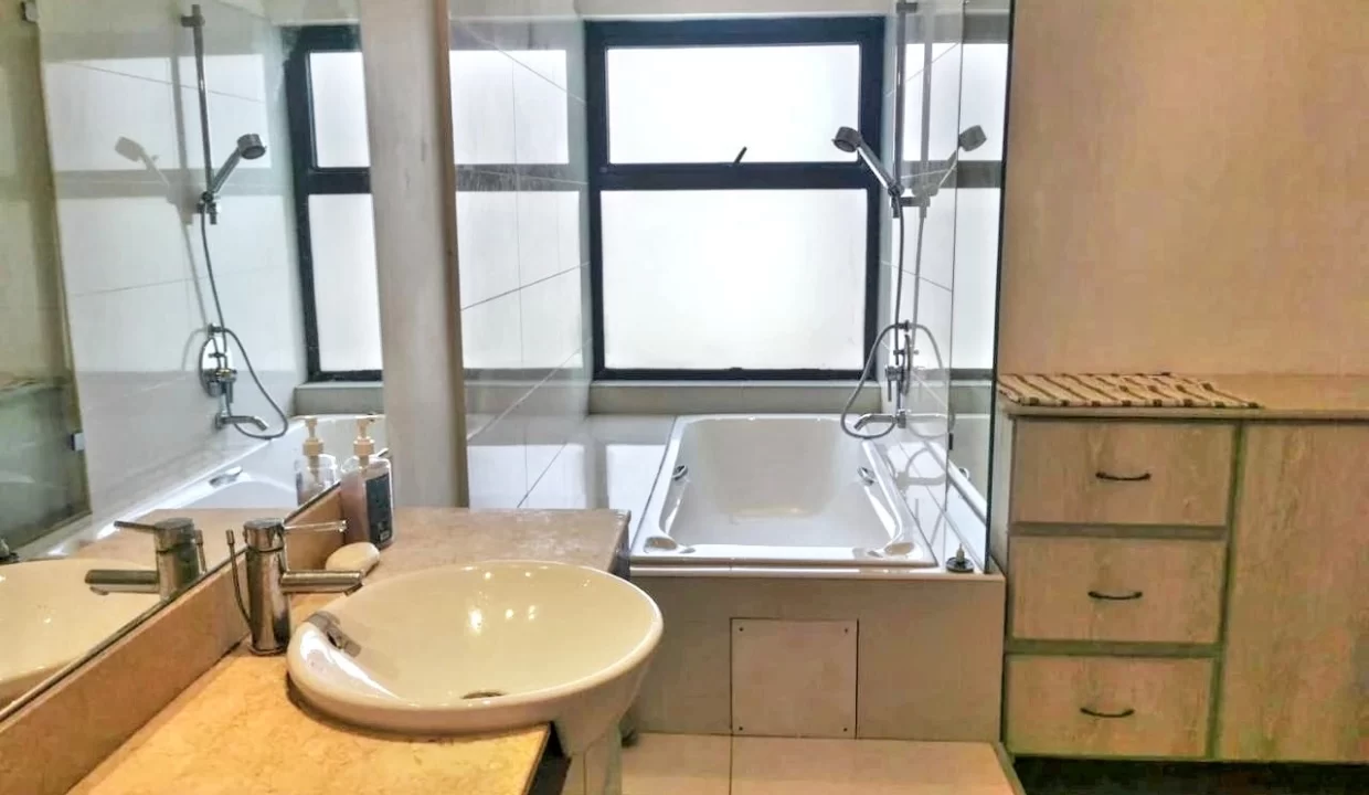 Elegant 3-Bedroom Apartment with Sea & Mountain View’s For Rent in Phoenix 12