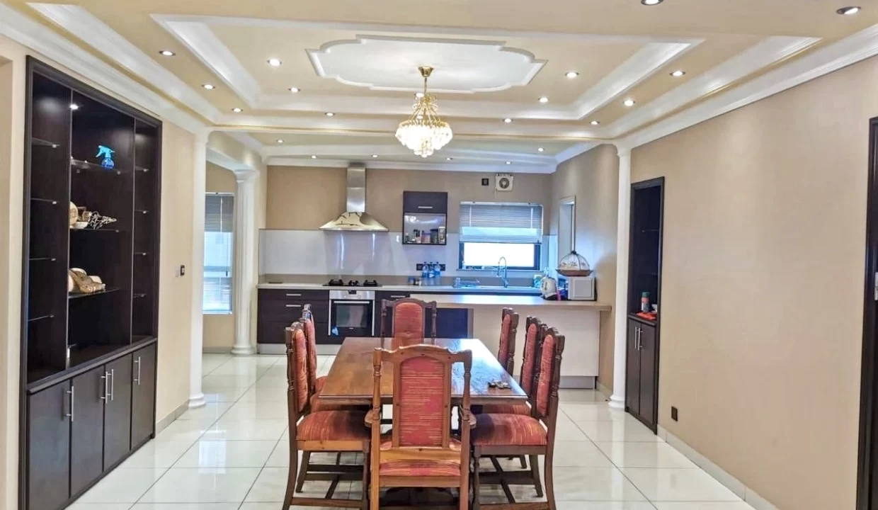 Elegant 3-Bedroom Apartment with Sea & Mountain View’s For Rent in Phoenix 6