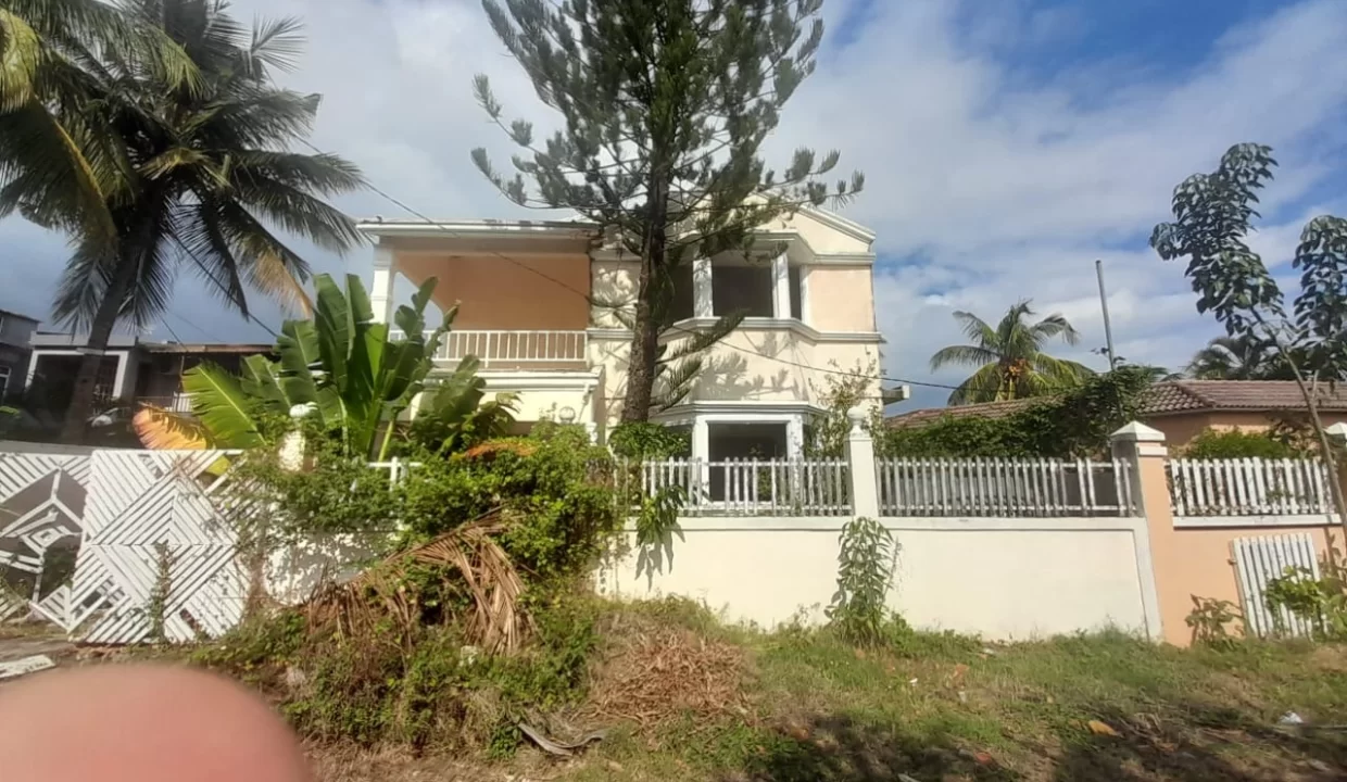 Residential Building For Sale In Morcellement Senestra, Baie du Tombeau 1