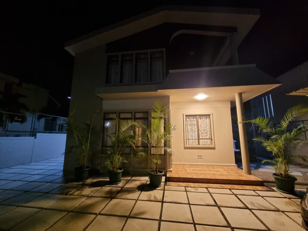 Spacious 4-Bedroom Ground Floor Duplex for Rent – Prime Location in Quatre Bornes