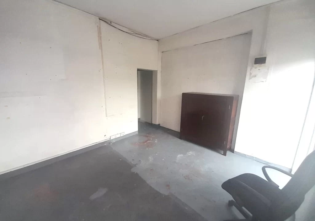 Commercial space 25m2 for rent in Eau Coulée 1
