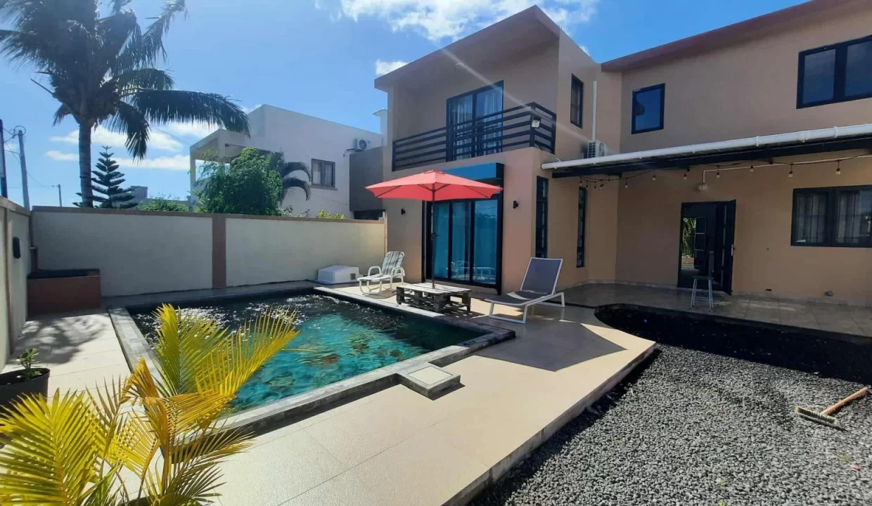Elegant 4-Bedroom House With A Swimming Pool For Rent In Trou d’Eau Douce 1