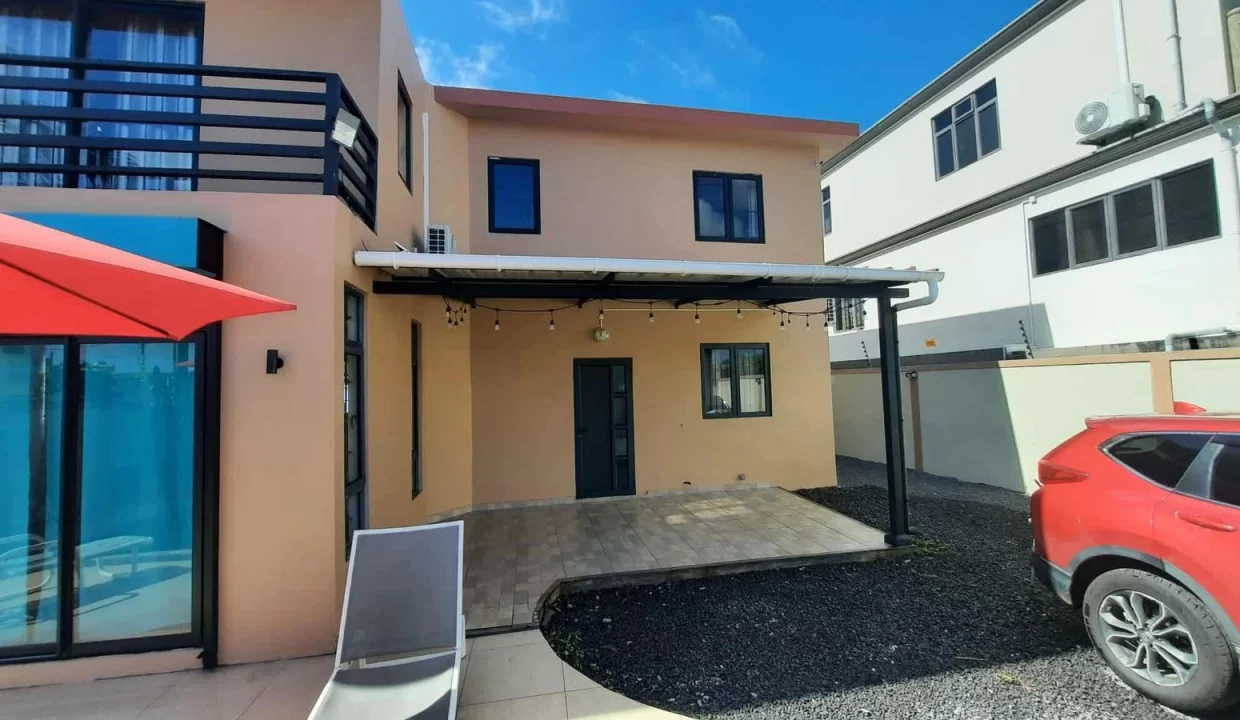 Elegant 4-Bedroom House With A Swimming Pool For Rent In Trou d’Eau Douce 2