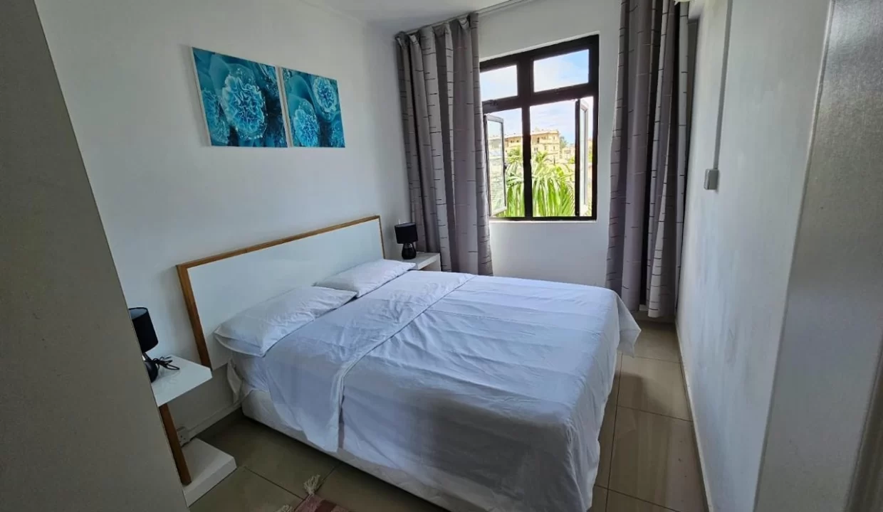 Elegant 3-Bedroom Apartment with Rooftop Swimming Pool & Gym For Rent in Flic en Flac 3