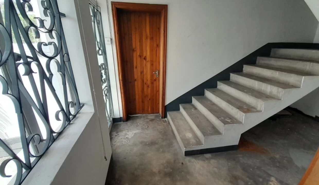 Prime Commercial or Residential Building for Sale in Port Louis 8