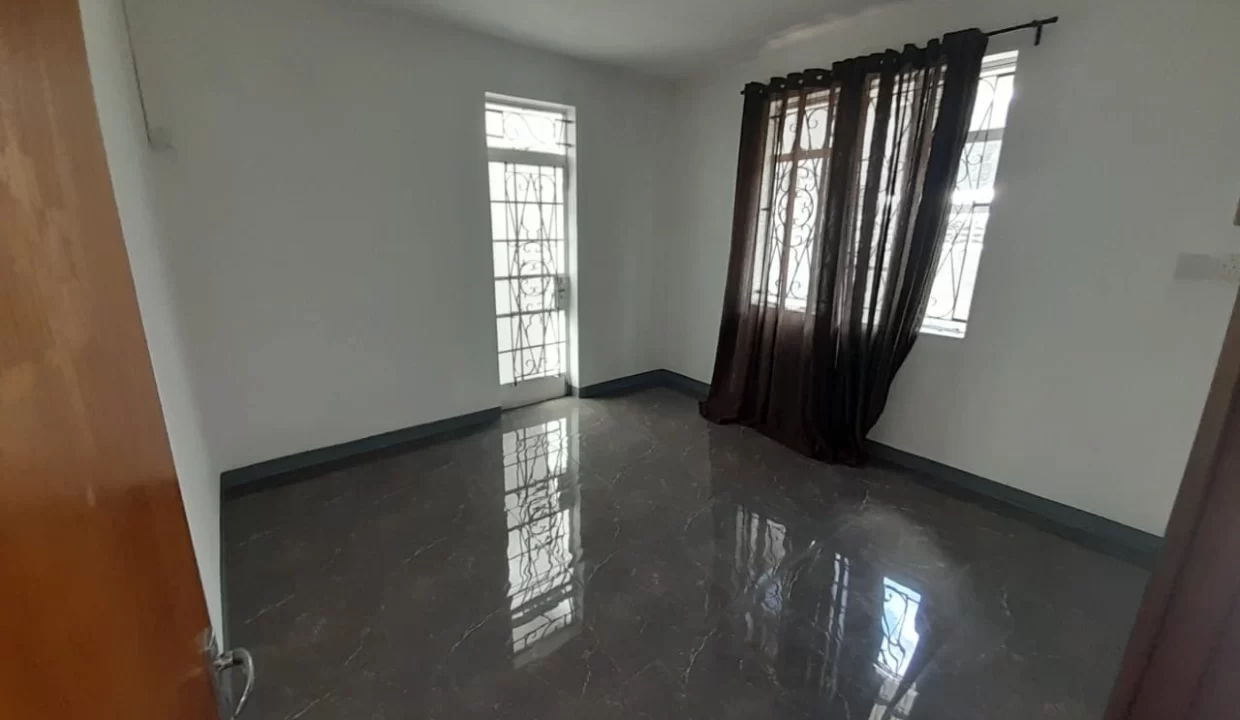 Prime Commercial or Residential Building for Sale in Port Louis 9