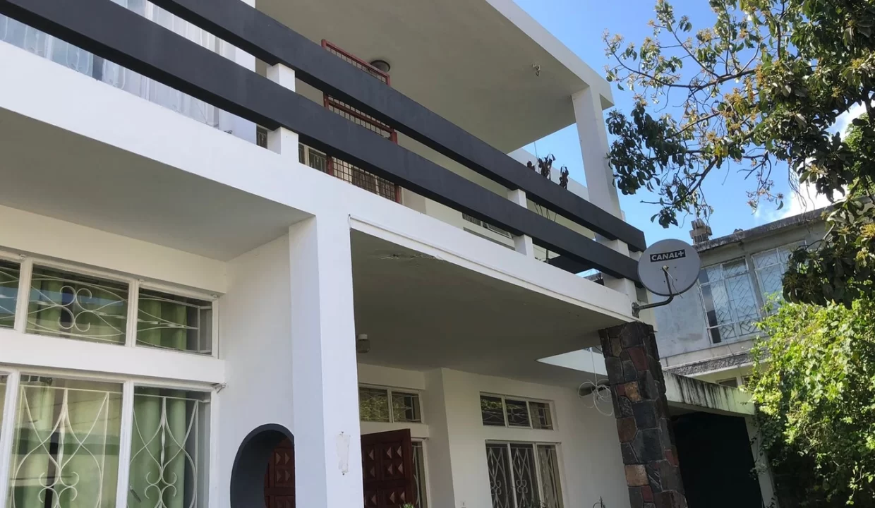 Spacious House (First Floor) For Rent – Central Flacq 1