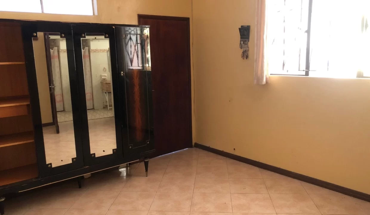 Spacious House (First Floor) For Rent – Central Flacq 14