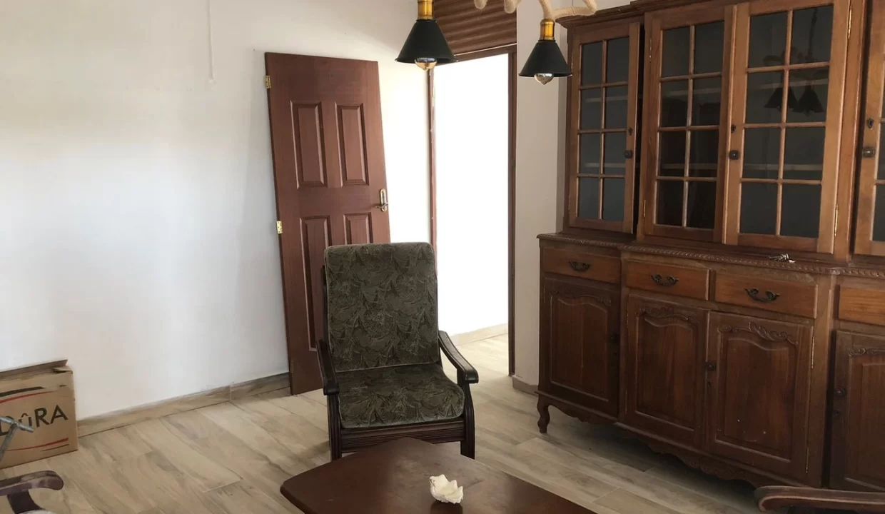 Spacious House (First Floor) For Rent – Central Flacq 17