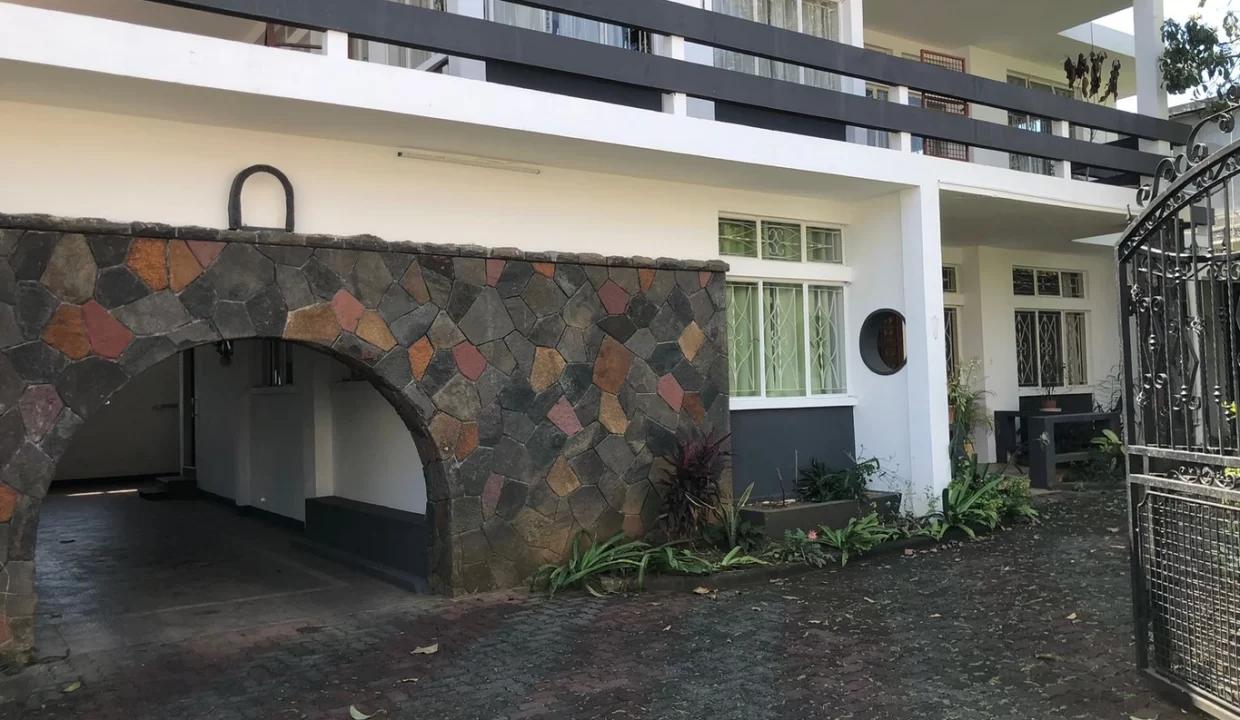 Spacious House (Ground Floor Ideal For Dormitory Or Storage) For Rent – Central Flacq 14