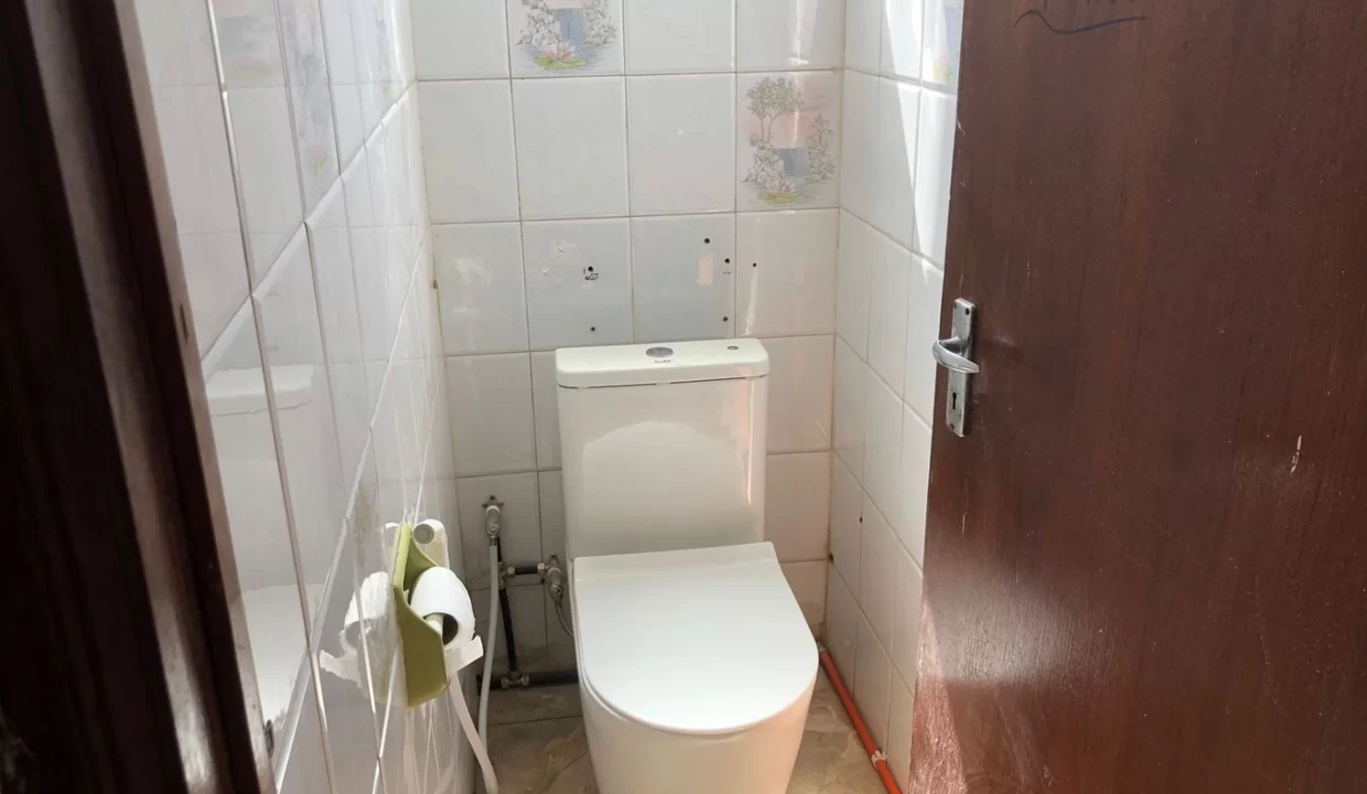 Spacious House (Ground Floor Ideal For Dormitory Or Storage) For Rent – Central Flacq 16