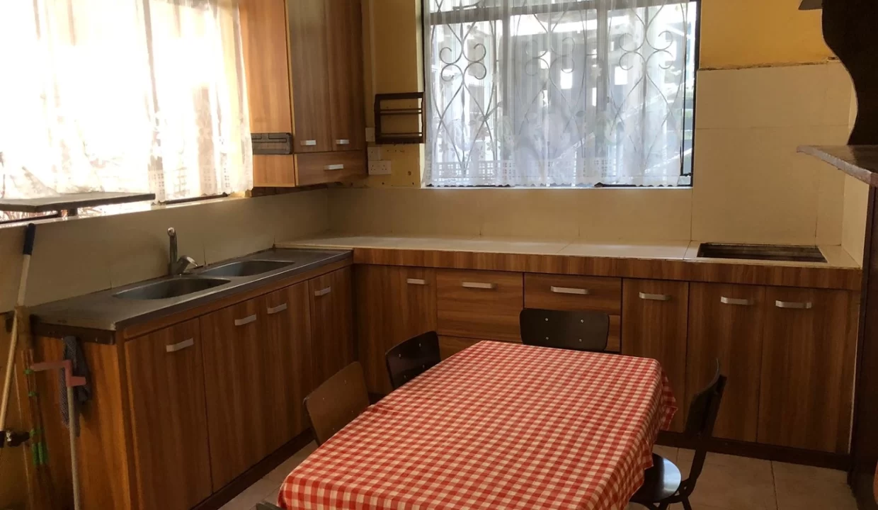 Spacious House (Ground Floor Ideal For Dormitory Or Storage) For Rent – Central Flacq 9