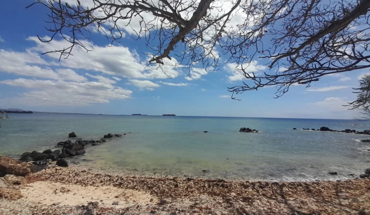 3 Arpents + 50 perches Beachfront Land For Sale – Balaclava 1