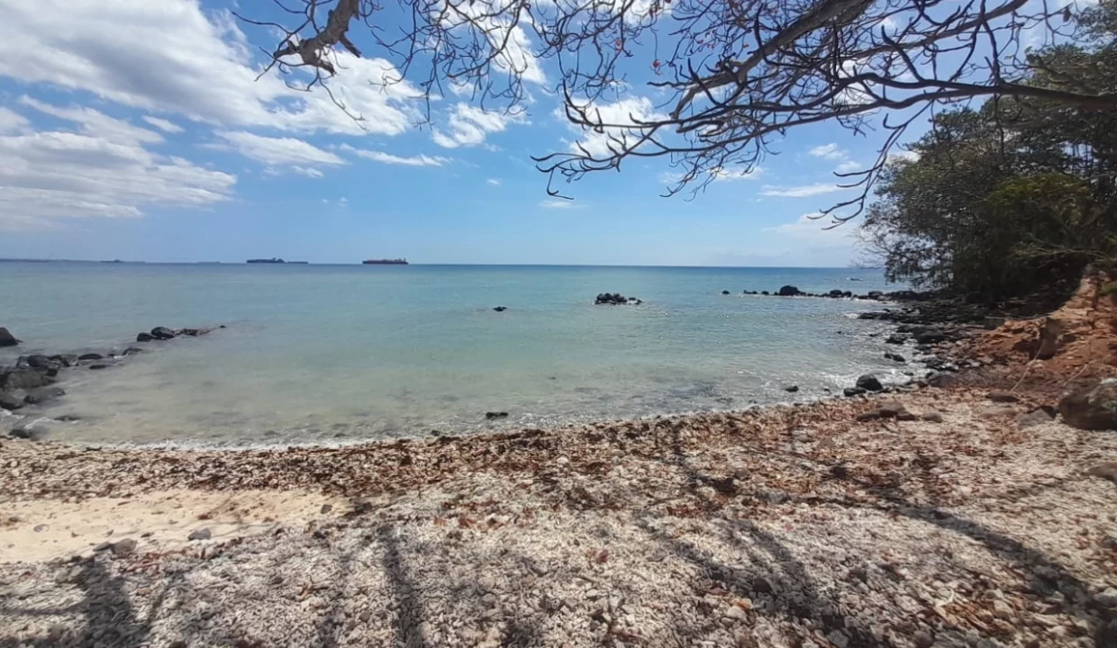 3 Arpents + 50 perches Beachfront Land For Sale – Balaclava 3