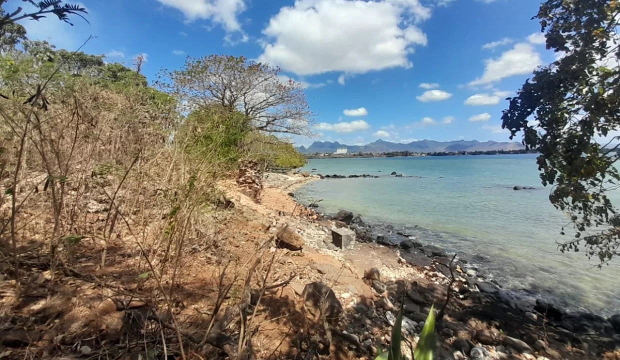 3 Arpents + 50 perches Beachfront Land For Sale – Balaclava 4