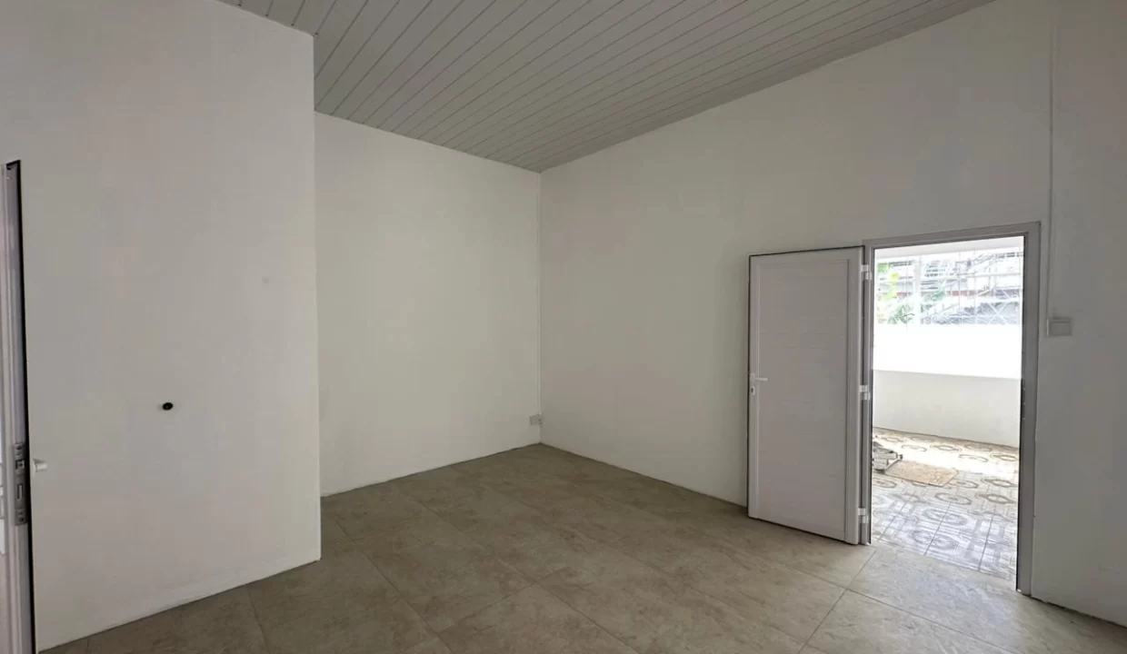 Semi-furnished Office for Rent – Beau-Bassin 10