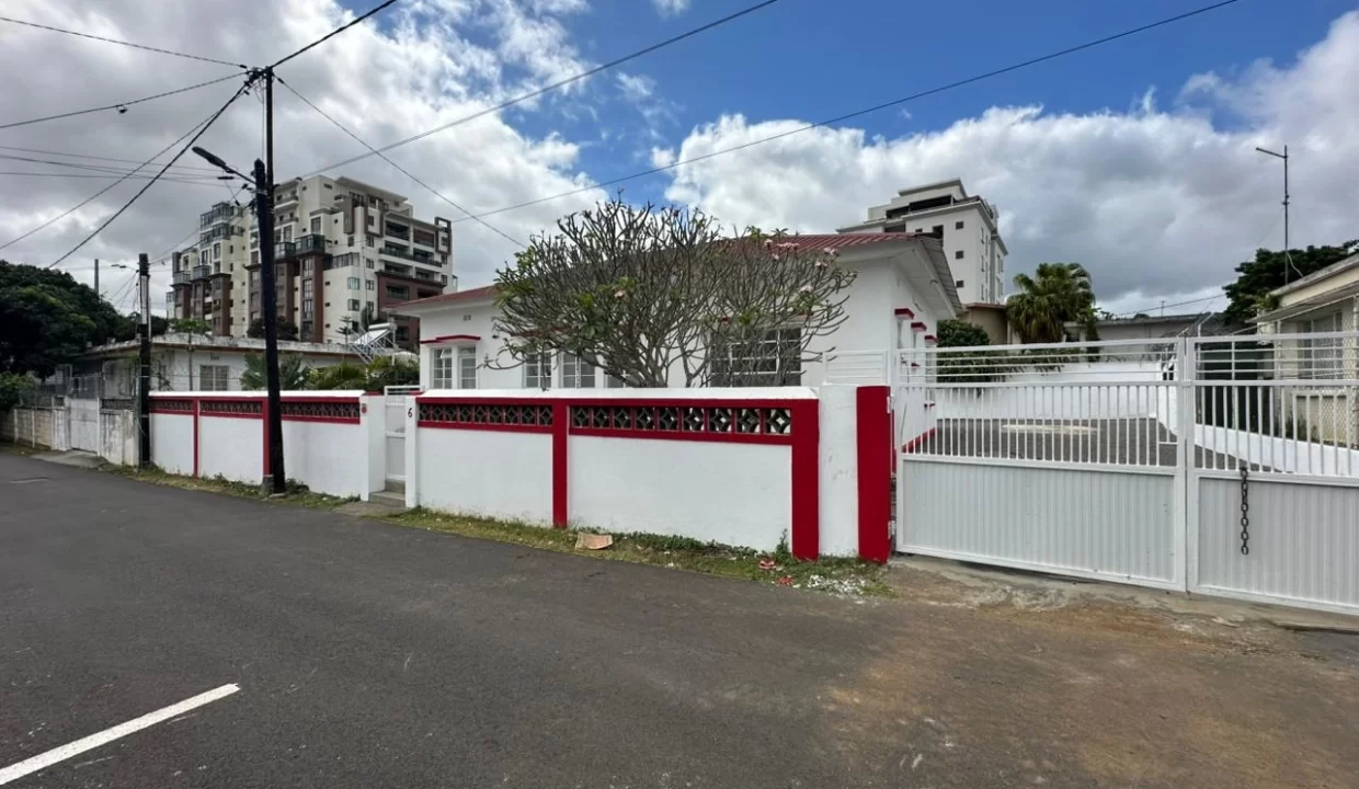 Semi-furnished Office for Rent – Beau-Bassin 2