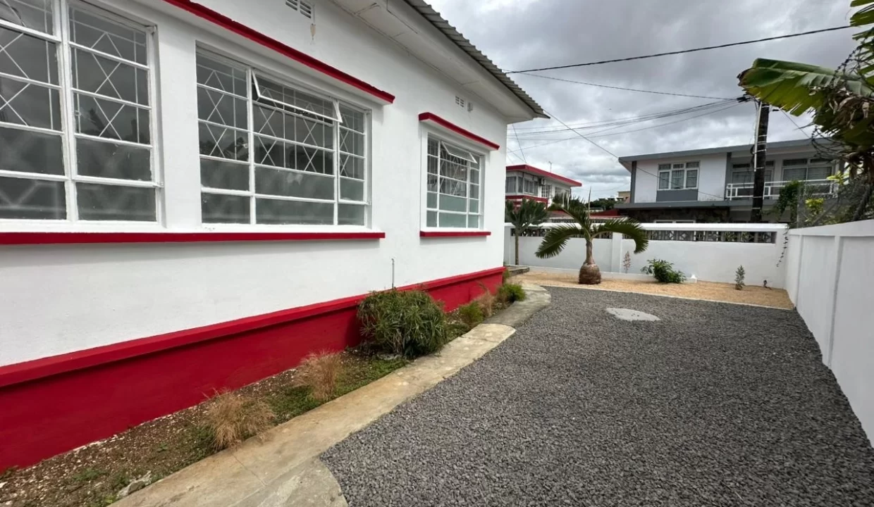 Semi-furnished Office for Rent – Beau-Bassin 4