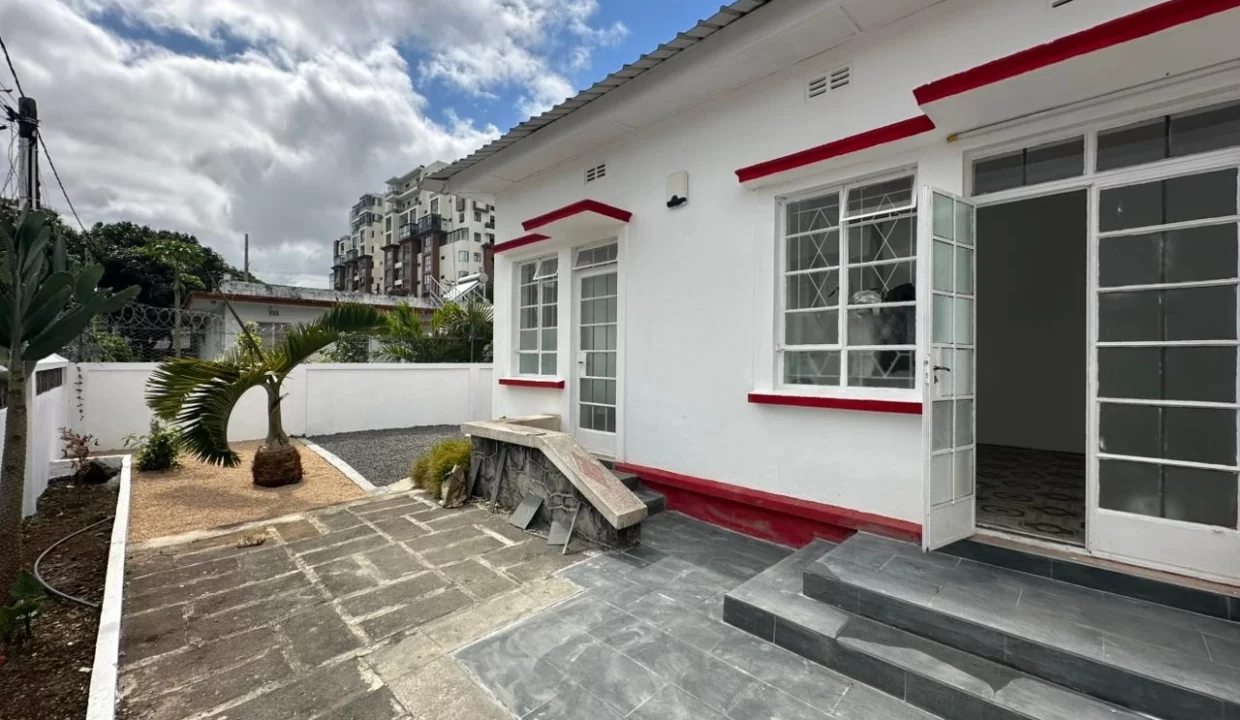 Semi-furnished Office for Rent – Beau-Bassin 6