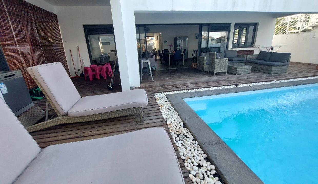Fully Furnished modern spacious villa with pool for Rent in Trou aux Biches 11