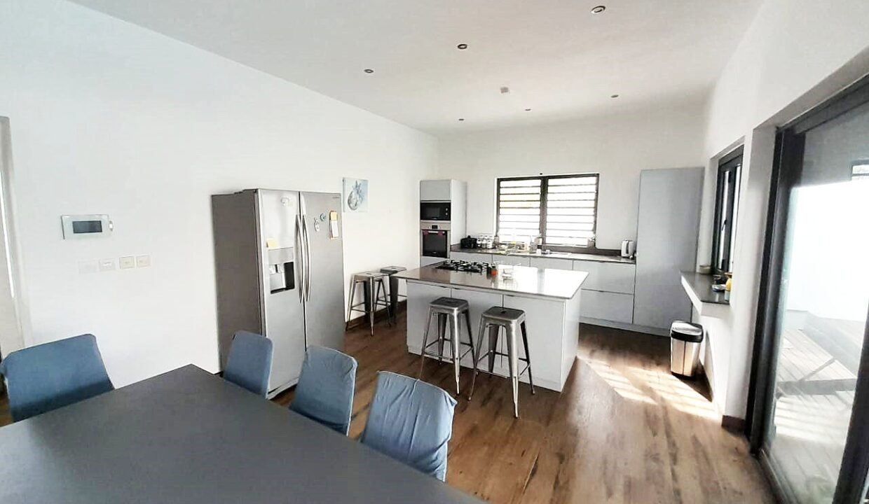 Fully Furnished modern spacious villa with pool for Rent in Trou aux Biches 3