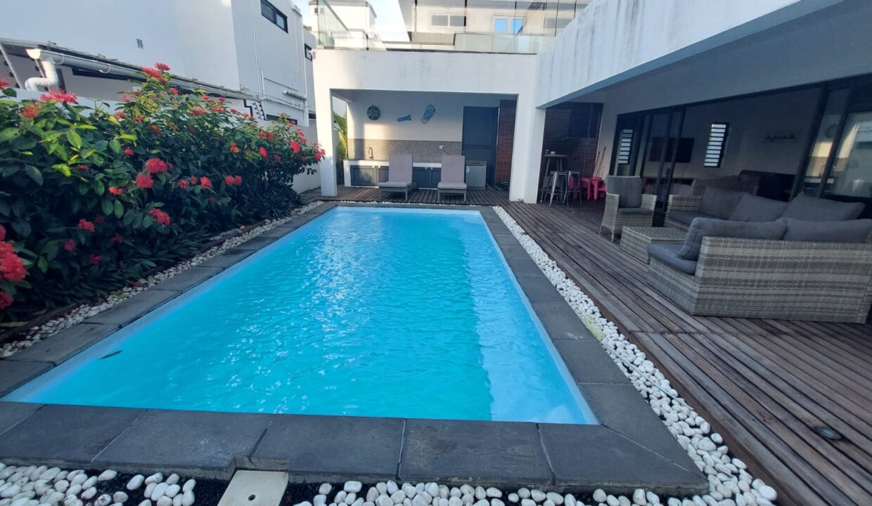 Fully Furnished modern spacious villa with pool for Rent in Trou aux Biches 9