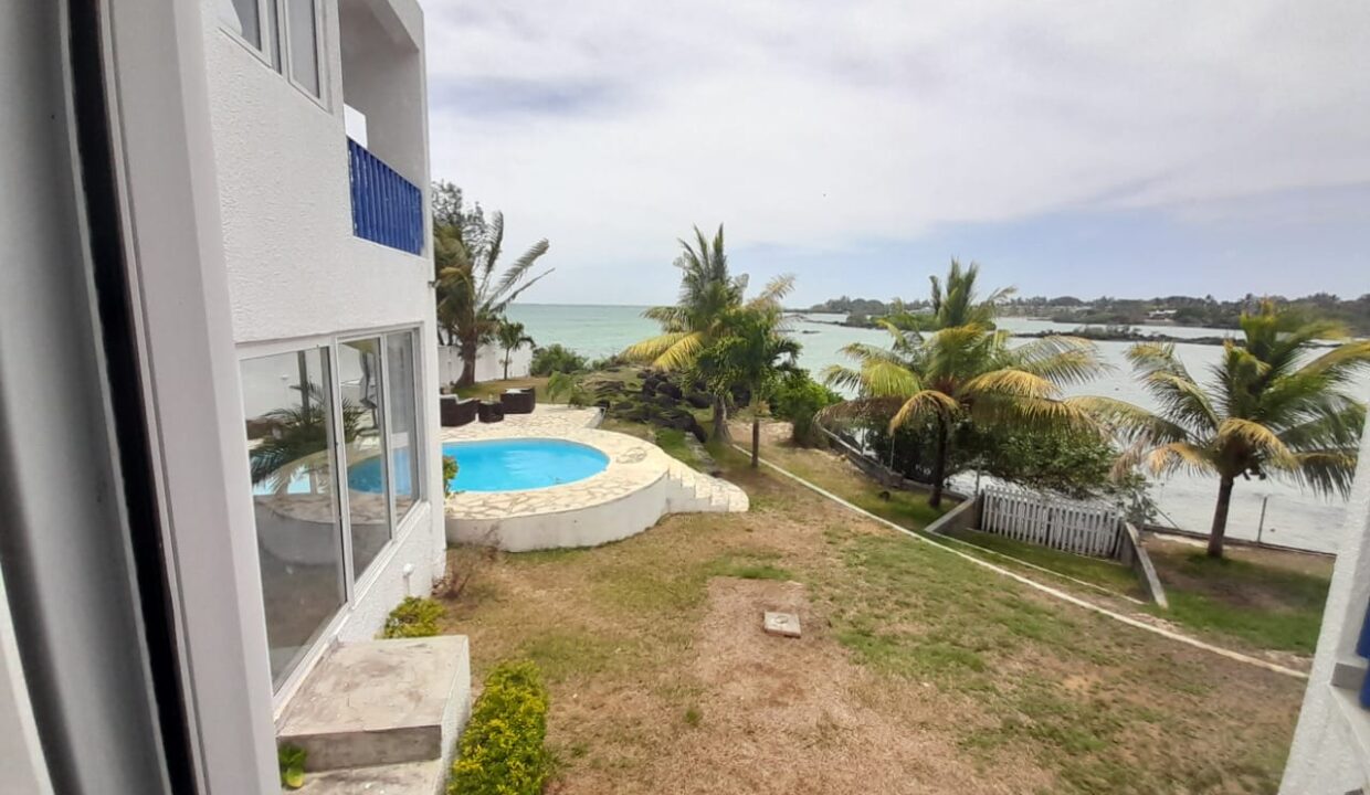 Luxurious Seafront Villa For Sale Calodyne 10