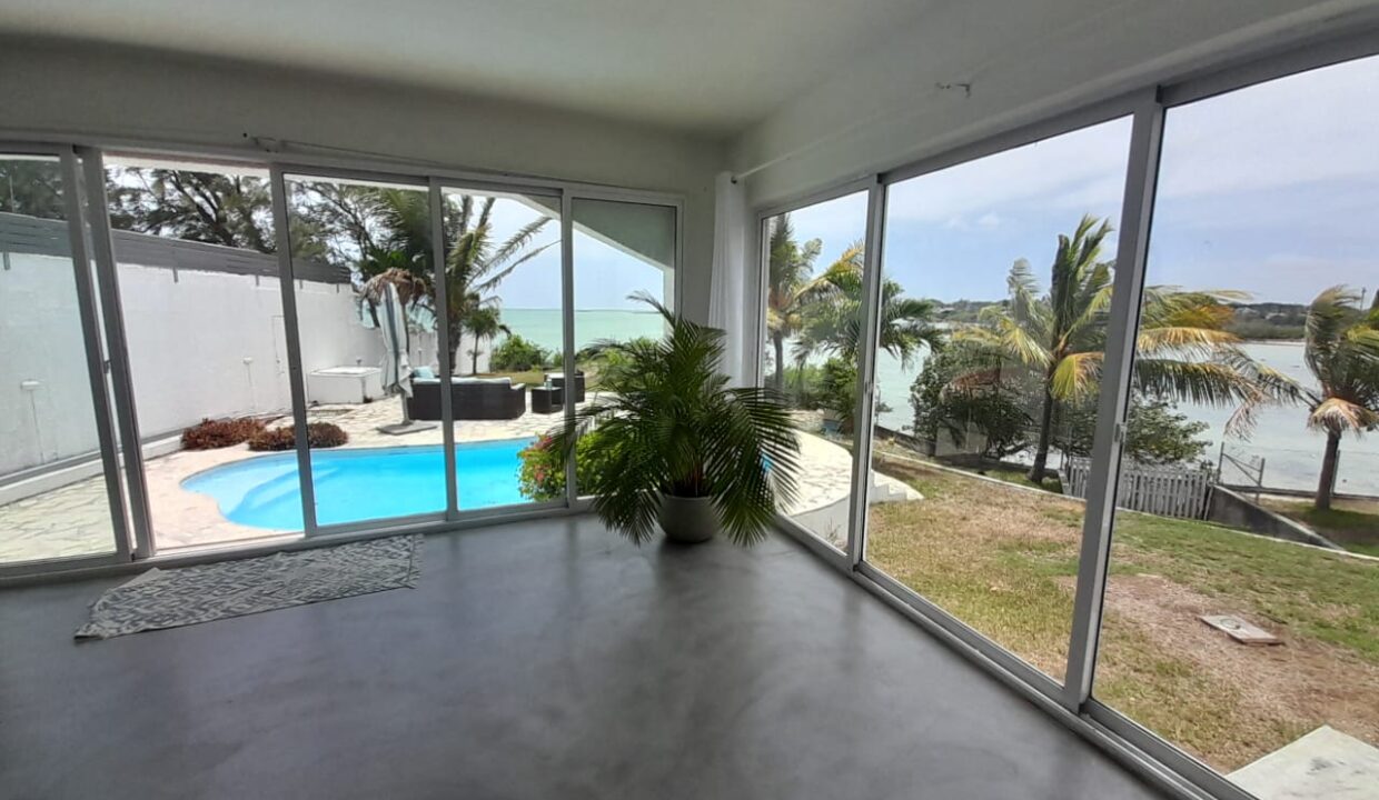 Luxurious Seafront Villa For Sale Calodyne 12