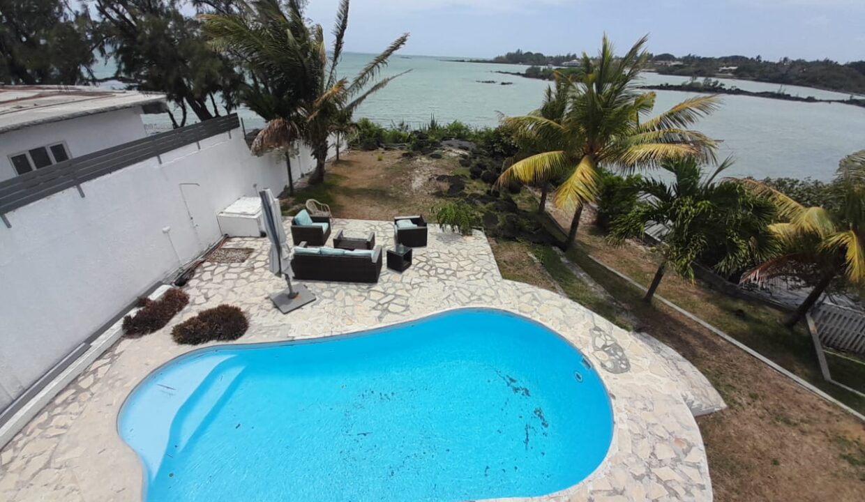 Luxurious Seafront Villa For Sale Calodyne 6