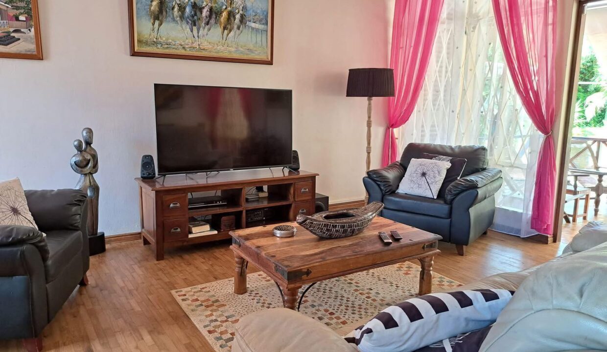 Single-Storey House For Sale In Baie du Tombeau 10