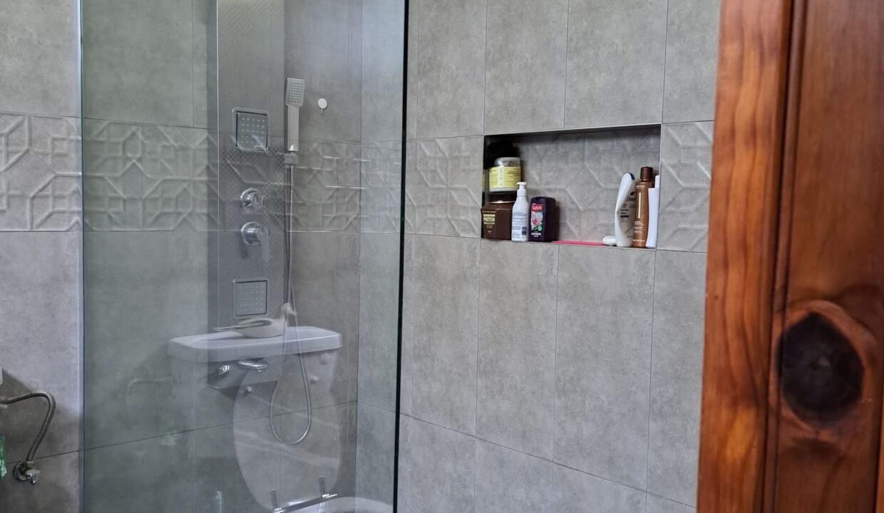 Single-Storey House For Sale In Baie du Tombeau 4