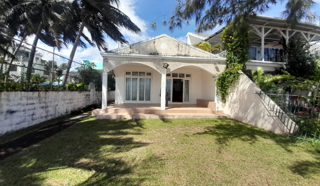 11 perche Beachfront Land With Individual Villa for Sale in Souillac 3