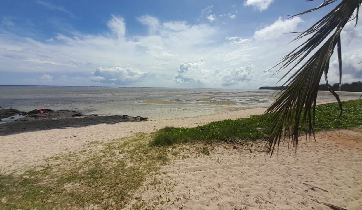 11 perche Beachfront Land With Individual Villa for Sale in Souillac 4