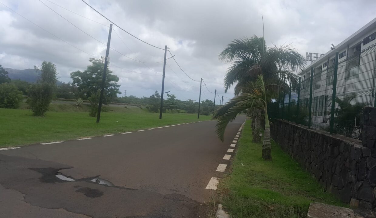 2.8 arpent commercial land for sale – Trianon (3)