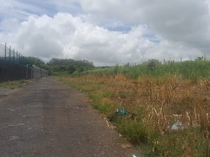2.8 arpent commercial land for sale – Trianon