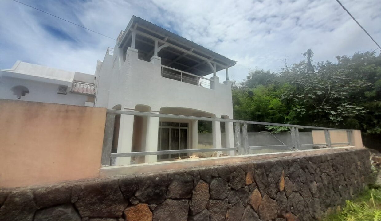 4-bedroom two-storey house for rent in Pereybere