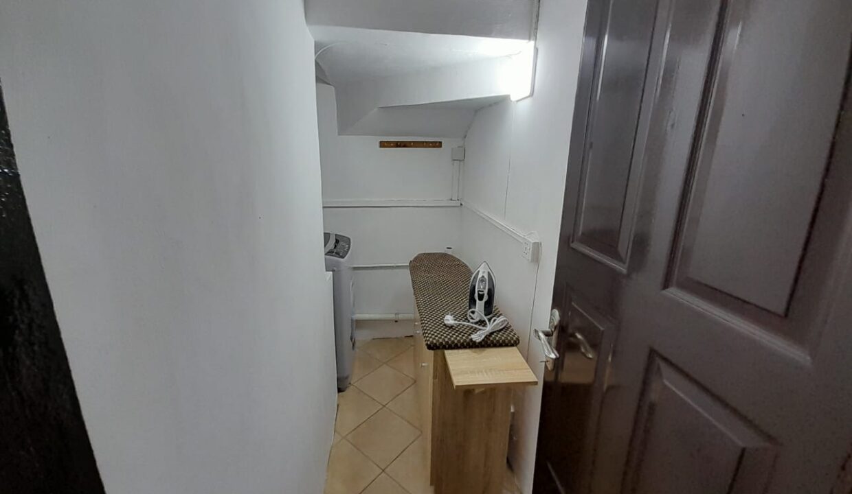 4-bedroom two-storey house for rent in Pereybere (10)