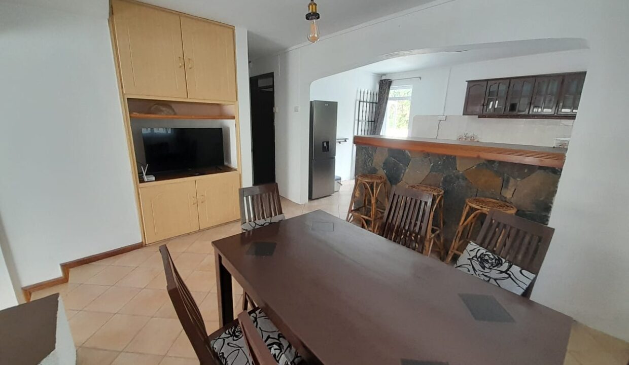 4-bedroom two-storey house for rent in Pereybere (11)