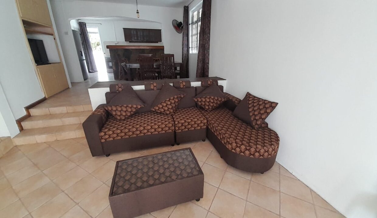 4-bedroom two-storey house for rent in Pereybere (13)