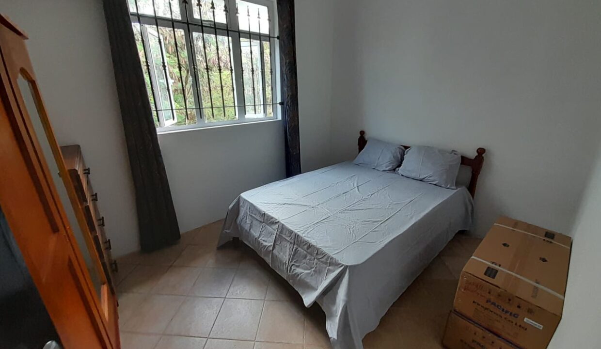 4-bedroom two-storey house for rent in Pereybere (3)