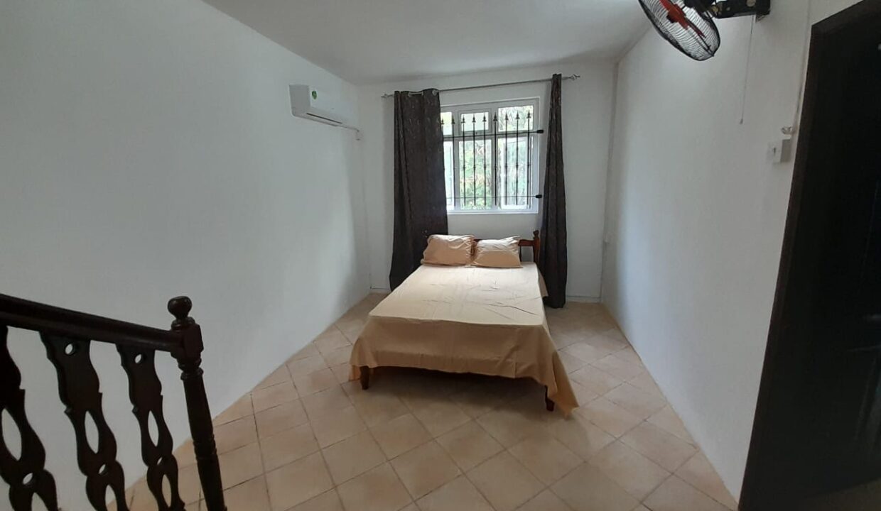 4-bedroom two-storey house for rent in Pereybere (4)