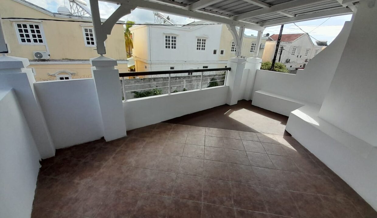 4-bedroom two-storey house for rent in Pereybere (6)
