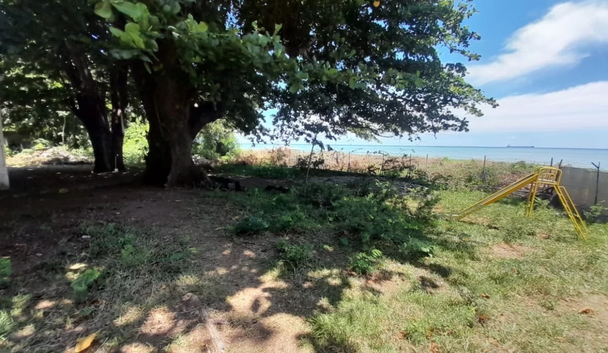 Beachfront Individual Villa for Sale in Pointe aux Sables 11