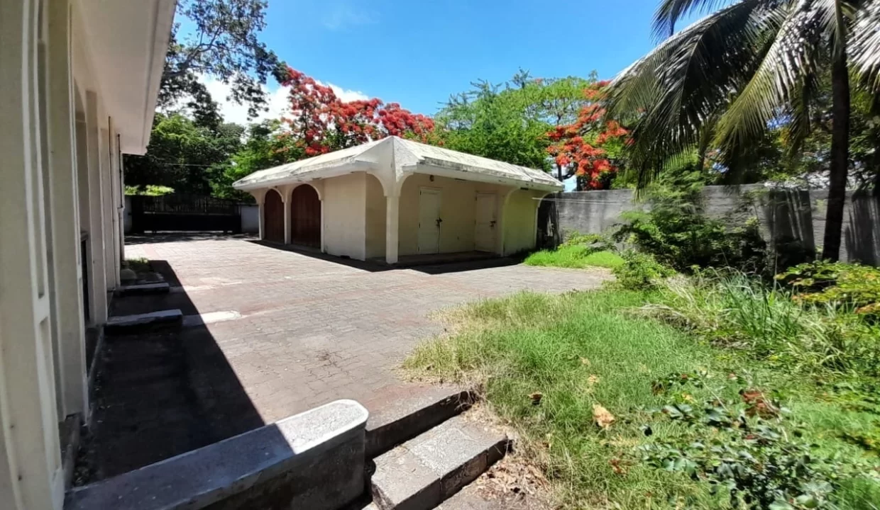 Beachfront Individual Villa for Sale in Pointe aux Sables 9