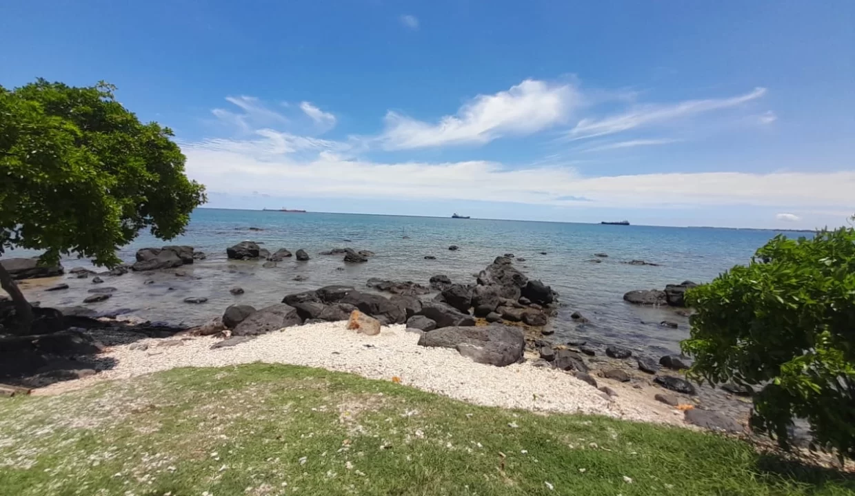 Beachfront Land for Sale in Pointe aux Sables 1