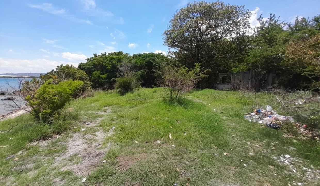 Beachfront Land for Sale in Pointe aux Sables 3