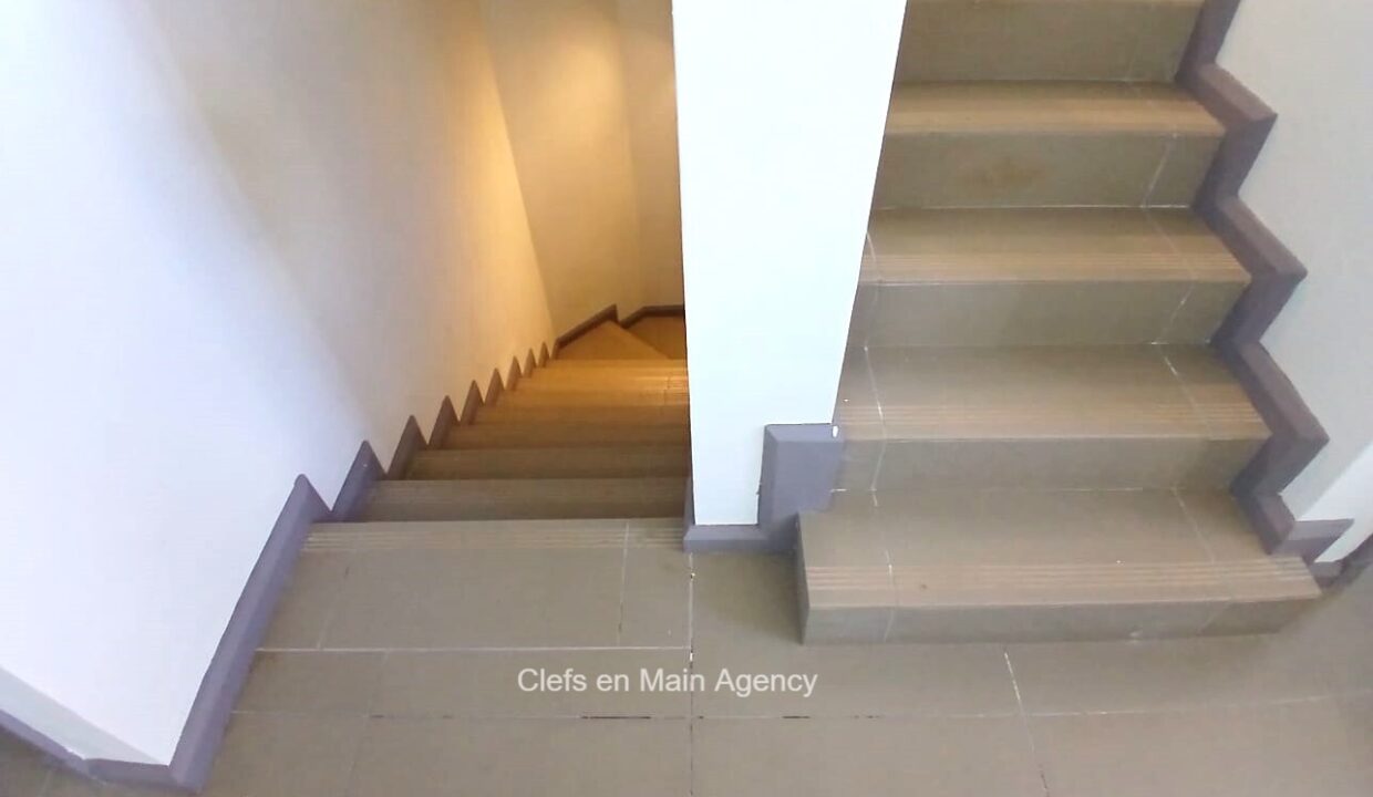 Furnished Luxury Duplex for Rent – Azuri Village, Roches Noires 12