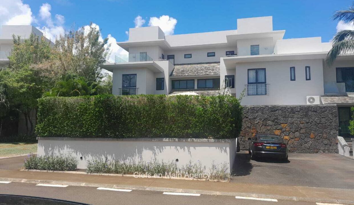 Furnished Luxury Duplex for Rent – Azuri Village, Roches Noires 2