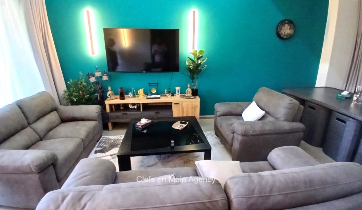 Furnished Luxury Duplex for Rent – Azuri Village, Roches Noires 4